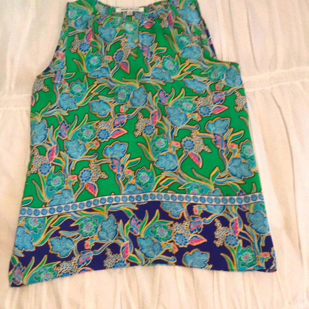Rose and olive extra small blouse sleeveless with a split neck